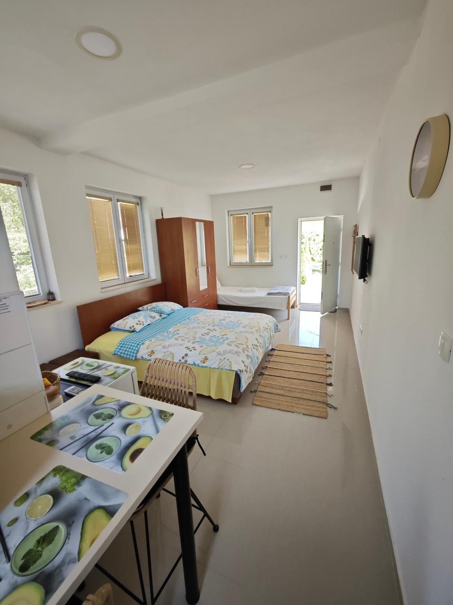 Apartments Three Ochrid Pokoj fotografie